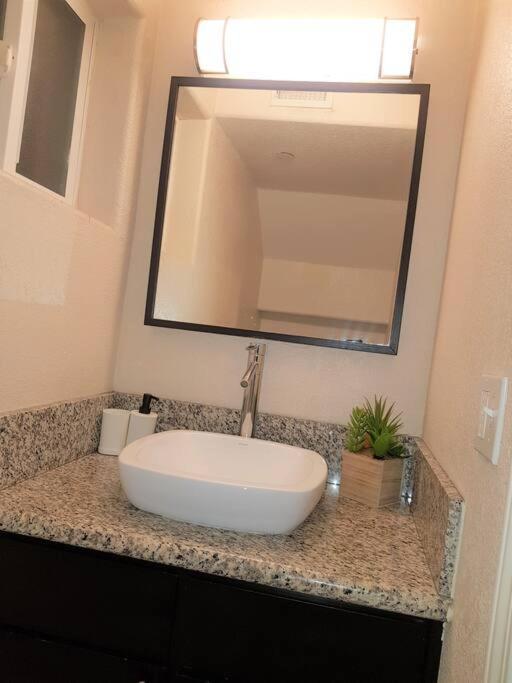 Hébergement de vacances 4 Bedrooms & 2.5 Bathrooms In La Los Angeles